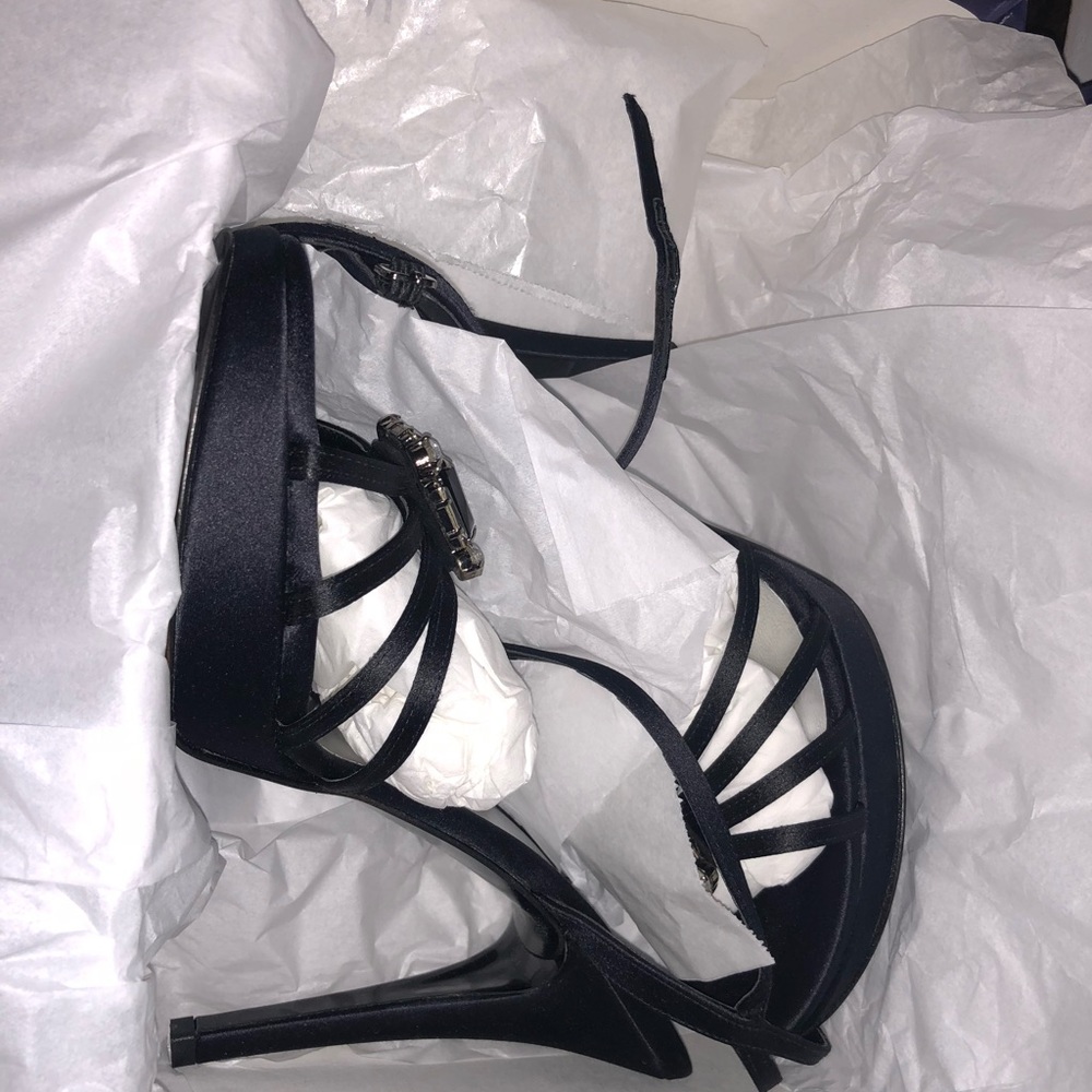 Stuart Weitzman Embellished Satin Heels - Picture 3 of 8